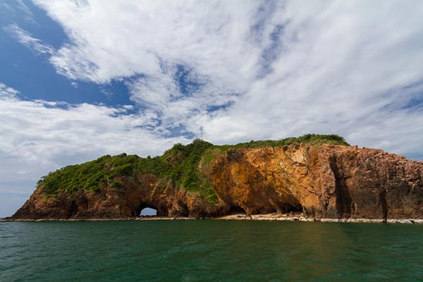 เกาะทะลุ เกาะทะลุ