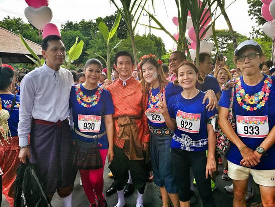 งานหมั้น ทนงศักดิ์ ศุภการ - ติ๊ก ชลธิดา แบบรักมาราธอน พร้อมจำลองงานวิ่ง งานหมั้น ทนงศักดิ์ ศุภการ - ติ๊ก ชลธิดา แบบรักมาราธอน พร้อมจำลองงานวิ่ง