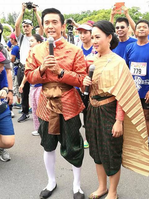 งานหมั้น ทนงศักดิ์ ศุภการ - ติ๊ก ชลธิดา แบบรักมาราธอน พร้อมจำลองงานวิ่ง งานหมั้น ทนงศักดิ์ ศุภการ - ติ๊ก ชลธิดา แบบรักมาราธอน พร้อมจำลองงานวิ่ง