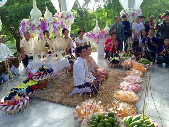 งานหมั้น ทนงศักดิ์ ศุภการ - ติ๊ก ชลธิดา แบบรักมาราธอน พร้อมจำลองงานวิ่ง งานหมั้น ทนงศักดิ์ ศุภการ - ติ๊ก ชลธิดา แบบรักมาราธอน พร้อมจำลองงานวิ่ง
