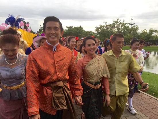 งานหมั้น ทนงศักดิ์ ศุภการ - ติ๊ก ชลธิดา แบบรักมาราธอน พร้อมจำลองงานวิ่ง งานหมั้น ทนงศักดิ์ ศุภการ - ติ๊ก ชลธิดา แบบรักมาราธอน พร้อมจำลองงานวิ่ง