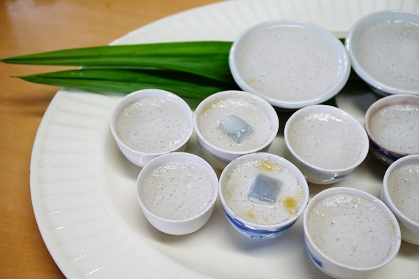 ขนมถ้วยใบเตยไส้ไข่หวาน ขนมถ้วยใบเตยไส้ไข่หวาน