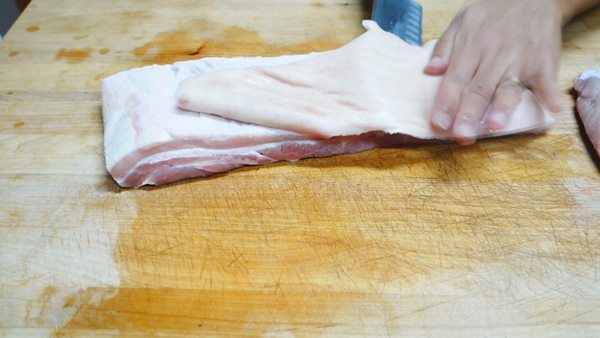 หมูสามชั้นทอดเค็ม หมูสามชั้นทอดเค็ม