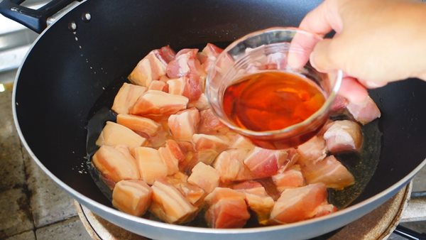 หมูสามชั้นทอดเค็ม หมูสามชั้นทอดเค็ม