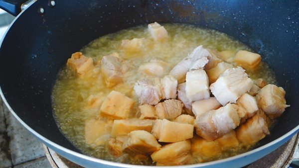 หมูสามชั้นทอดเค็ม หมูสามชั้นทอดเค็ม