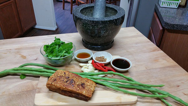 ผัดกะเพราหมูกรอบไข่ดาว ผัดกะเพราหมูกรอบไข่ดาว