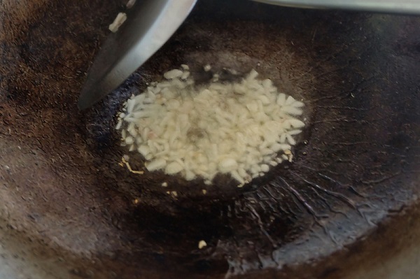 ข้าวผัดปลาทูพริกสดใส่ชะอม ข้าวผัดปลาทูพริกสดใส่ชะอม