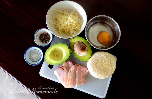 ไข่อบอะโวคาโด ไข่อบอะโวคาโด