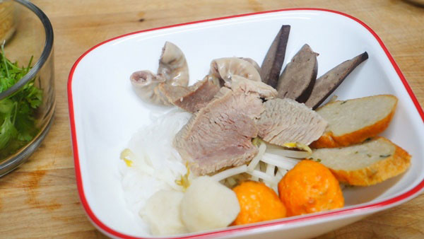 ก๋วยเตี๋ยวหมูต้มยำ ก๋วยเตี๋ยวหมูต้มยำ