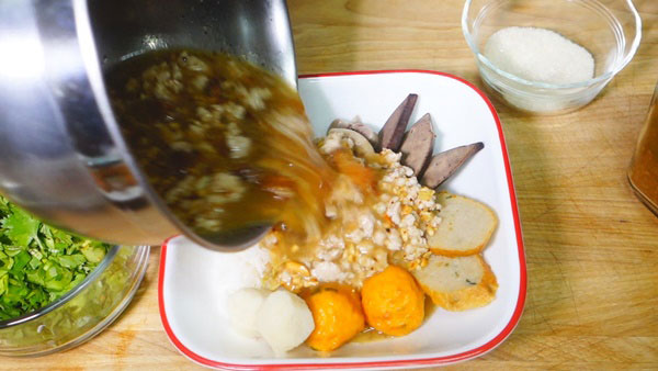 ก๋วยเตี๋ยวหมูต้มยำ ก๋วยเตี๋ยวหมูต้มยำ
