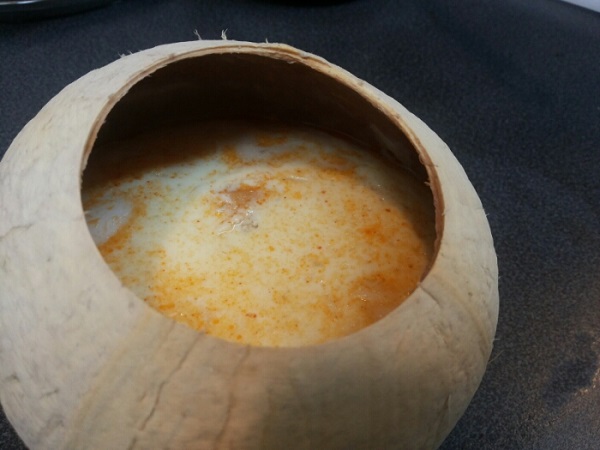 ไข่ตุ๋นต้มยำน้ำข้นในลูกมะพร้าว ไข่ตุ๋นต้มยำน้ำข้นในลูกมะพร้าว