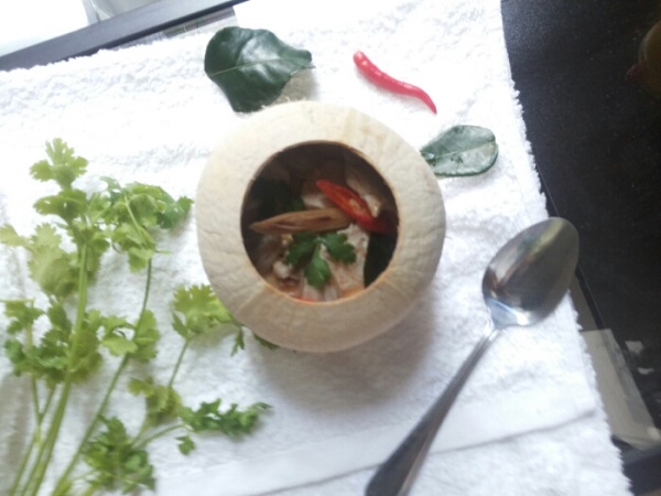 ไข่ตุ๋นต้มยำน้ำข้นในลูกมะพร้าว ไข่ตุ๋นต้มยำน้ำข้นในลูกมะพร้าว