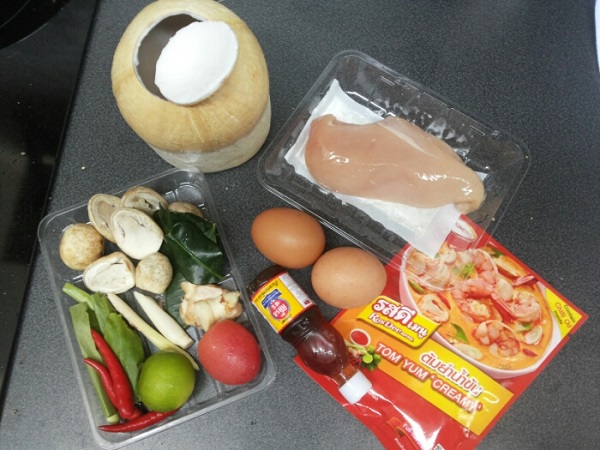 ไข่ตุ๋นต้มยำน้ำข้นในลูกมะพร้าว ไข่ตุ๋นต้มยำน้ำข้นในลูกมะพร้าว
