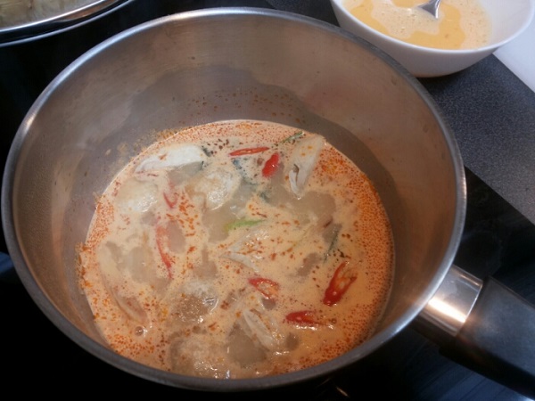 ไข่ตุ๋นต้มยำน้ำข้นในลูกมะพร้าว ไข่ตุ๋นต้มยำน้ำข้นในลูกมะพร้าว