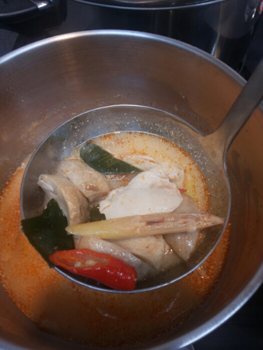 ไข่ตุ๋นต้มยำน้ำข้นในลูกมะพร้าว ไข่ตุ๋นต้มยำน้ำข้นในลูกมะพร้าว