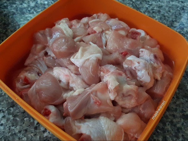 ผัดกะเพราไก่ติดกระดูก ผัดกะเพราไก่ติดกระดูก
