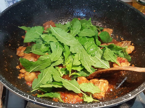 ผัดกะเพราไก่ติดกระดูก ผัดกะเพราไก่ติดกระดูก