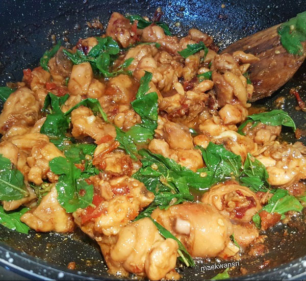 ผัดกะเพราไก่ติดกระดูก ผัดกะเพราไก่ติดกระดูก