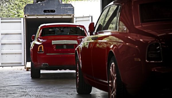 Rolls-Royce Phantom รถที่ผสมทองคำ Rolls-Royce Phantom รถที่ผสมทองคำ