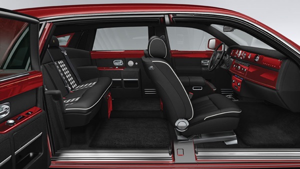 Rolls-Royce Phantom รถที่ผสมทองคำ Rolls-Royce Phantom รถที่ผสมทองคำ