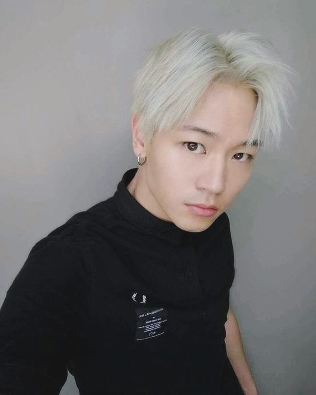 โทนี่ รากแก่น โทนี่ รากแก่น