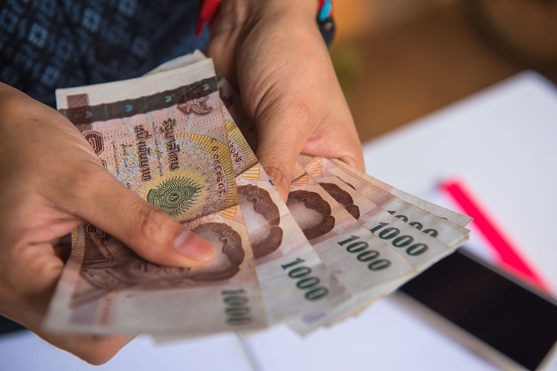 แจกเงิน 3000 ให้คนอายุ 18 ปีขึ้นไป แจกเงิน 3000 ให้คนอายุ 18 ปีขึ้นไป