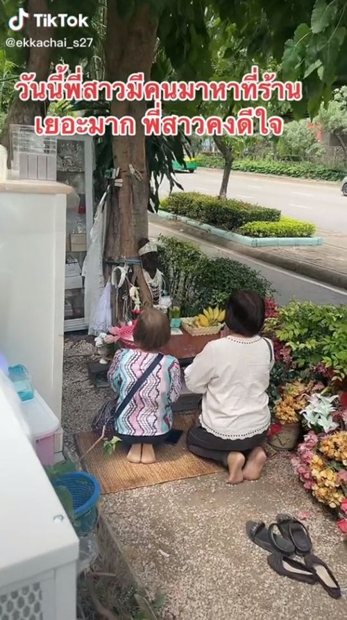 พี่สาวตุ๊กตาไม้ พี่สาวตุ๊กตาไม้