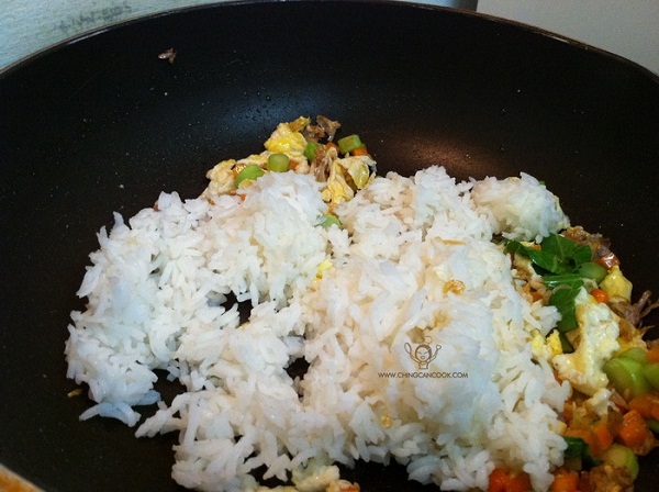 ข้าวผัดคะน้าปลาเค็ม ครบรสความอร่อยกลิ่นหอมชวนหิว ข้าวผัดคะน้าปลาเค็ม ครบรสความอร่อยกลิ่นหอมชวนหิว