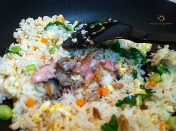 ข้าวผัดคะน้าปลาเค็ม ครบรสความอร่อยกลิ่นหอมชวนหิว ข้าวผัดคะน้าปลาเค็ม ครบรสความอร่อยกลิ่นหอมชวนหิว