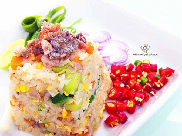 ข้าวผัดคะน้าปลาเค็ม ครบรสความอร่อยกลิ่นหอมชวนหิว ข้าวผัดคะน้าปลาเค็ม ครบรสความอร่อยกลิ่นหอมชวนหิว