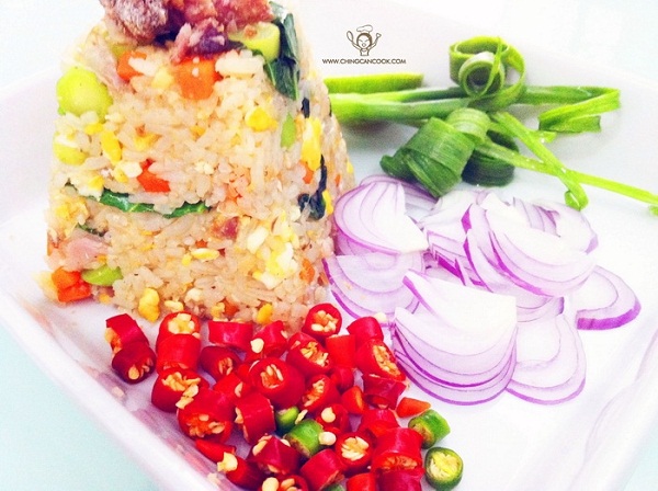 ข้าวผัดคะน้าปลาเค็ม ครบรสความอร่อยกลิ่นหอมชวนหิว ข้าวผัดคะน้าปลาเค็ม ครบรสความอร่อยกลิ่นหอมชวนหิว