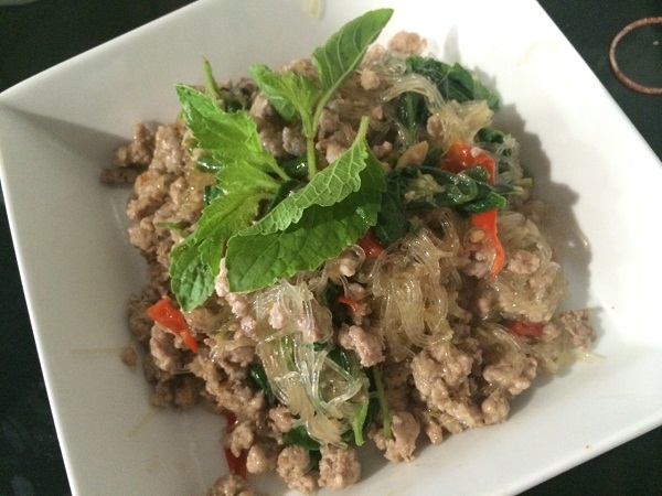 ผัดกะเพราวุ้นเส้นหมูสับ ผัดกะเพราวุ้นเส้นหมูสับ