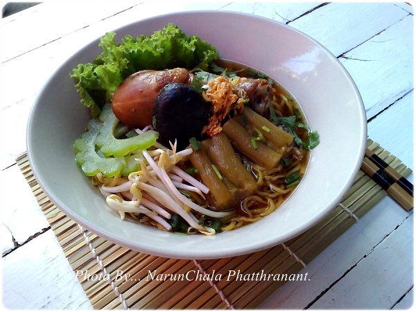 ก๋วยเตี๋ยวไก่ตุ๋นมะระ ก๋วยเตี๋ยวไก่ตุ๋นมะระ