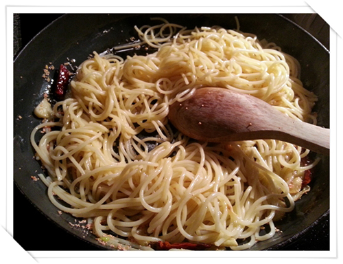 สปาเกตตีไข่กุ้ง อาหารฝรั่งจัดจ้านถึงใจ สปาเกตตีไข่กุ้ง อาหารฝรั่งจัดจ้านถึงใจ